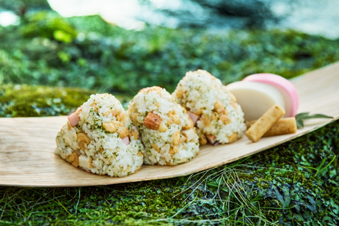 かまぼこ天むす